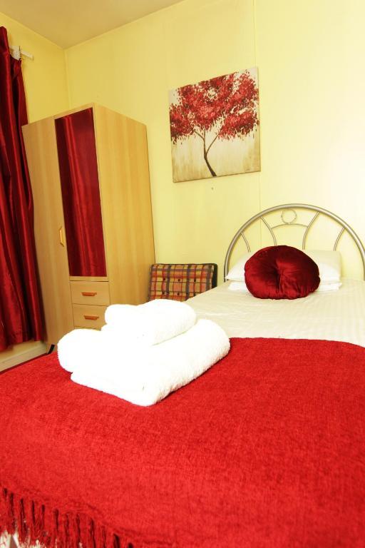 Rosemount Palace Aberdeen Room photo