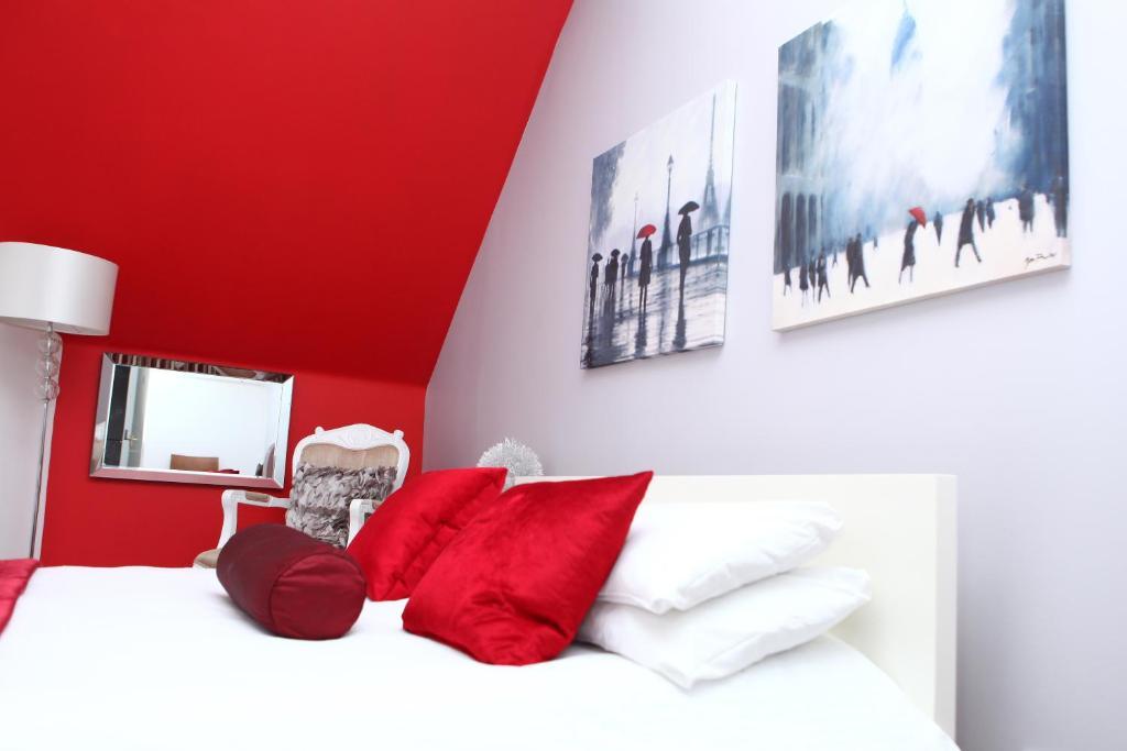 Rosemount Palace Aberdeen Room photo