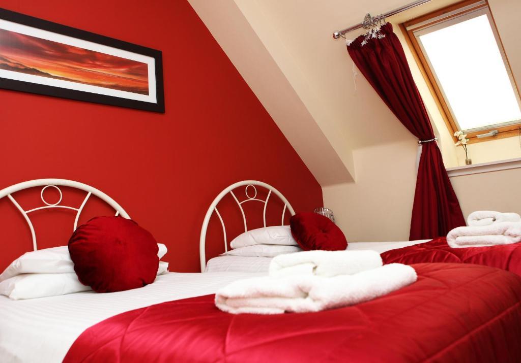 Rosemount Palace Aberdeen Room photo